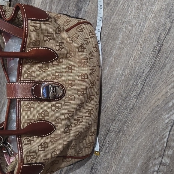 EUC Dooney & Bourke Signature handbag/ crossbody monogramed brown/Tan - Picture 12 of 14